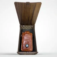 فروشگاه آقای چرمی-جای ریموت چرمی دوبل خودروی bmw رنگ عسلی