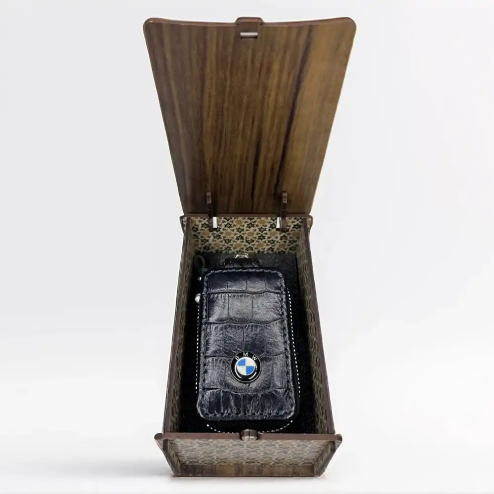 فروشگاه آقای چرمی-جای ریموت چرمی دوبل خودروی bmw رنگ مشکی