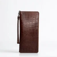فروشگاه آقای چرمی-کیف چرمی مدارک اسپرت مدل دسته چکی فایلر طرح کروکو رنگ قهوه ای نمای جلو